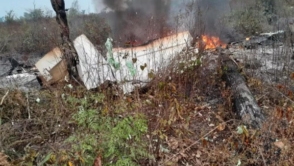 Avião cai no Mato Grosso e mata cinco pessoas; entre as vítimas estão o avô e dois netos